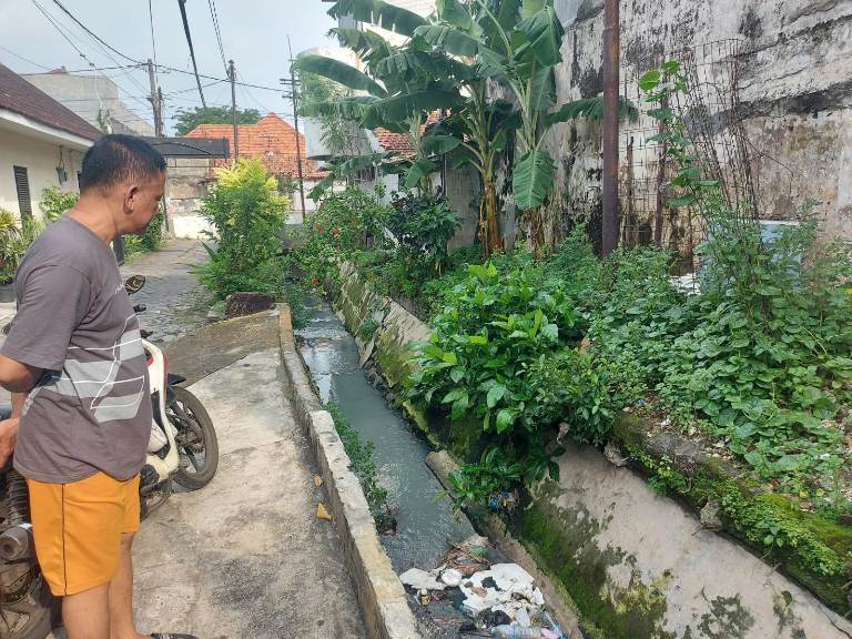 Plengsengan Kali Kupang Segunting Retak-retak, Ancam Keselamatan Warga 