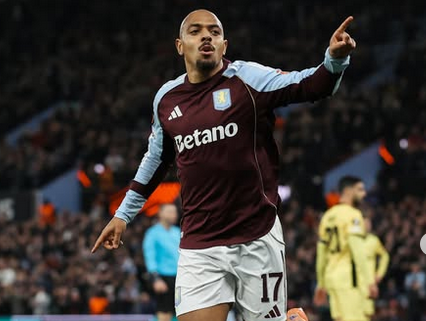 Dua Gol Donyell Malen Antar Aston Villa Taklukkan Young Boys di Tengah Kerusuhan Suporter