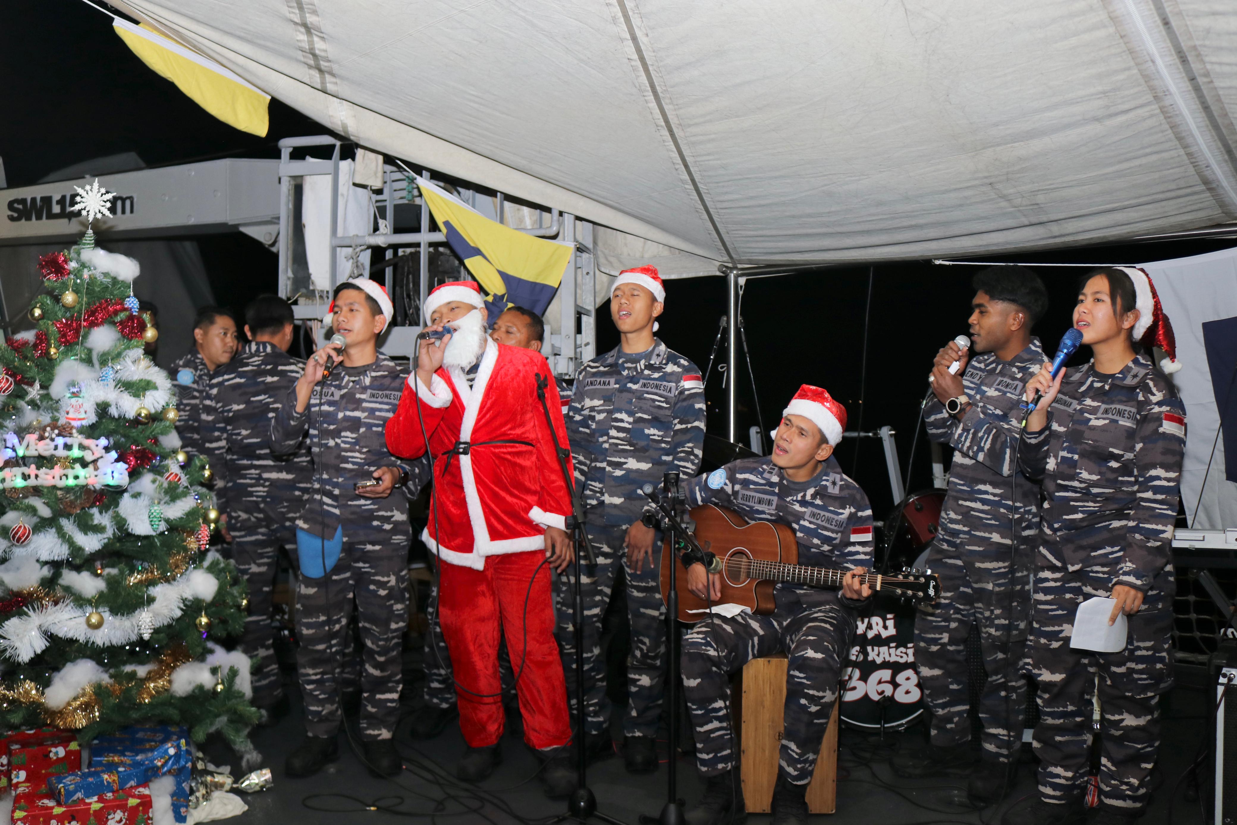 Satgas MTF TNI Konga XXVIII-N/UNIFIL Rayakan Natal di KRI Frans Kaisiepeo-368