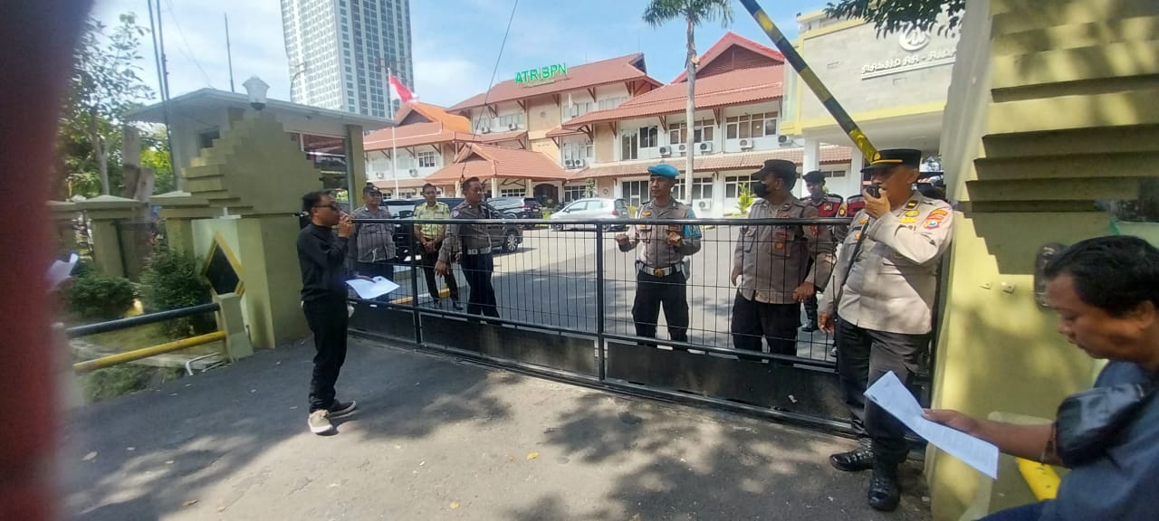 Polsek Gayungan Siagakan Personel Amankan Aksi Unras