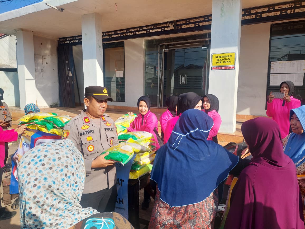 Polresta Banyuwangi dan Bulog Gelar Gerakan Pangan Murah, Salurkan 2 Ton Beras