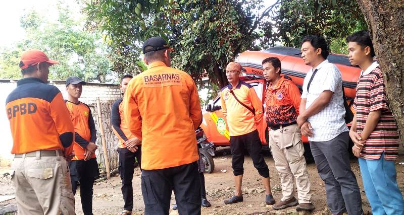 Tim Polsek dan Basarnas Evakuasi 2 Jenazah Bocah di Sungai Poter