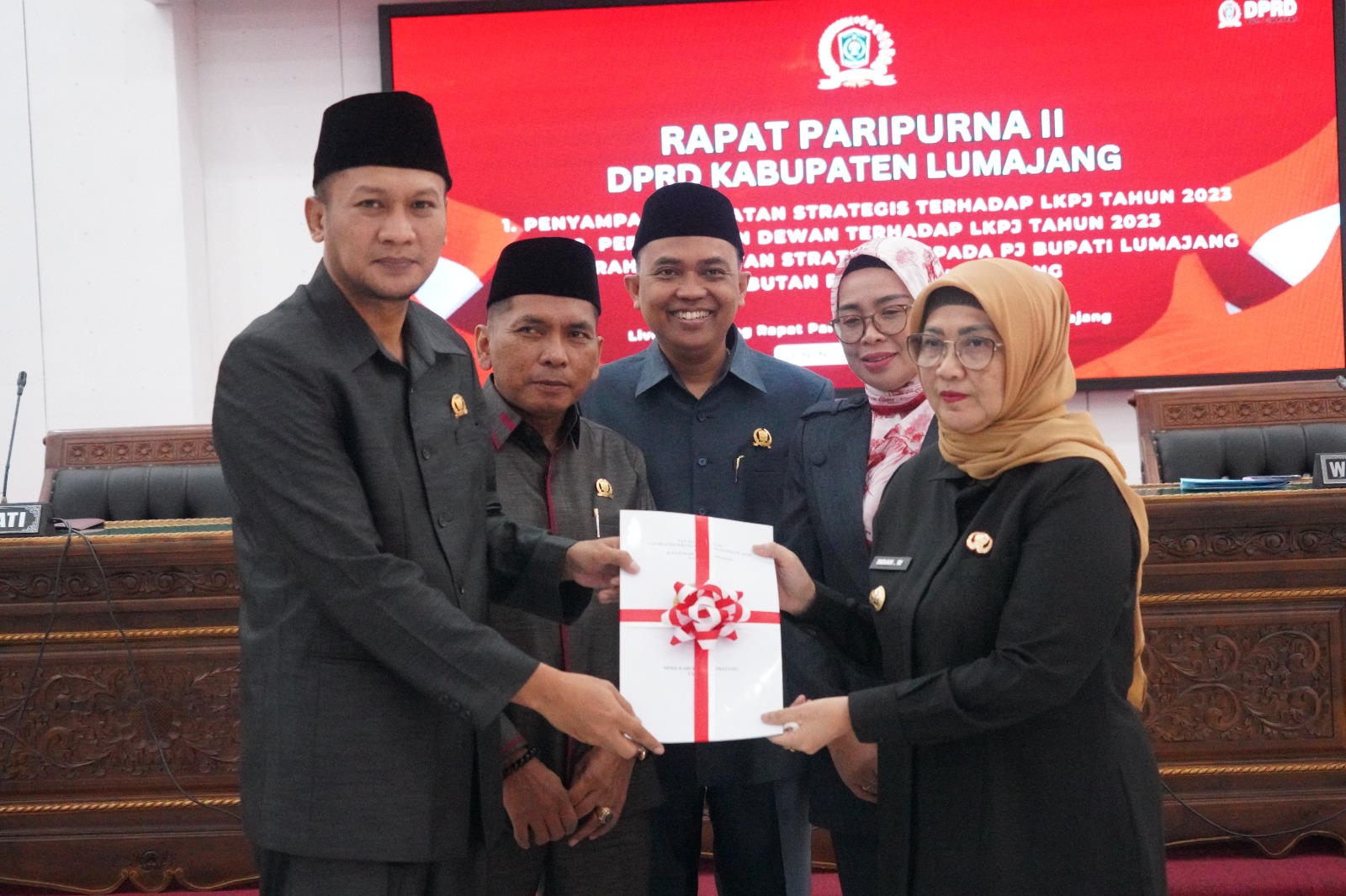 Begini Tanggapan Pj Bupati Lumajang Setelah Terima Catatan Strategis LKPJ Tahun 2023