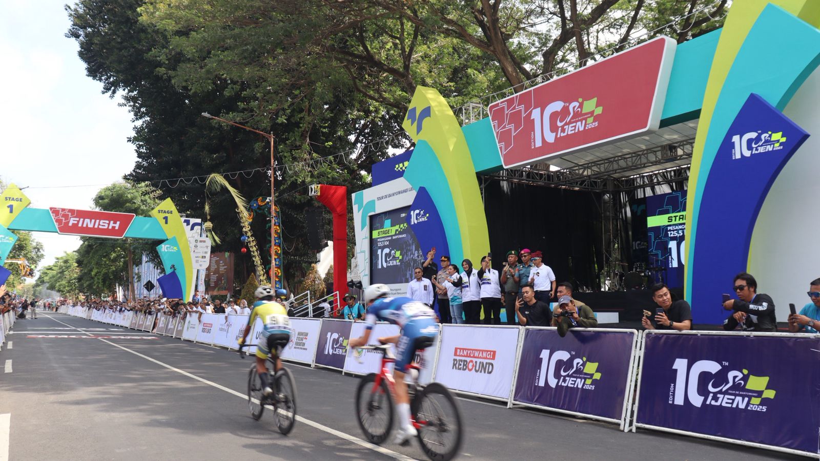 Polresta Banyuwangi Sebar Pasukan Amankan Etape 1 Balap Sepeda TdBI 2025