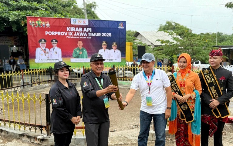 Diiringi Komunitas Motor Listrik, Kirab Obor Api Porprov Jatim IX 2025 Bernuansa Peduli Lingkungan