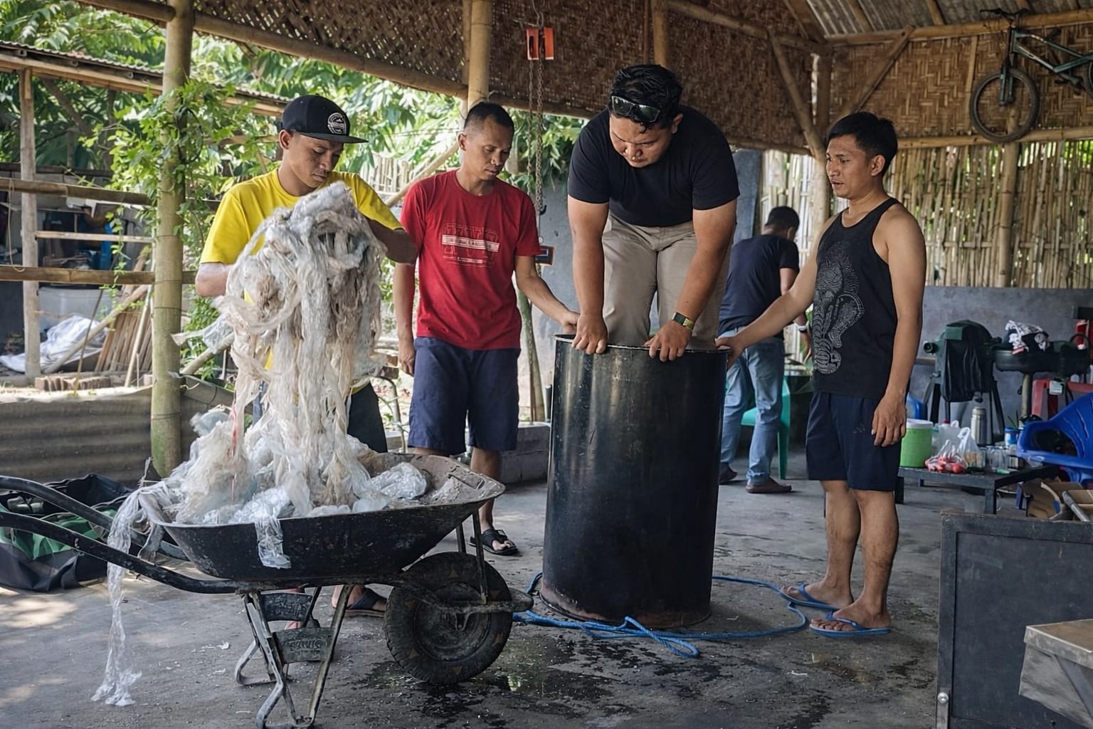 Gayasan Squad Jember Sulap Limbah Plastik Jadi BBM Alternatif