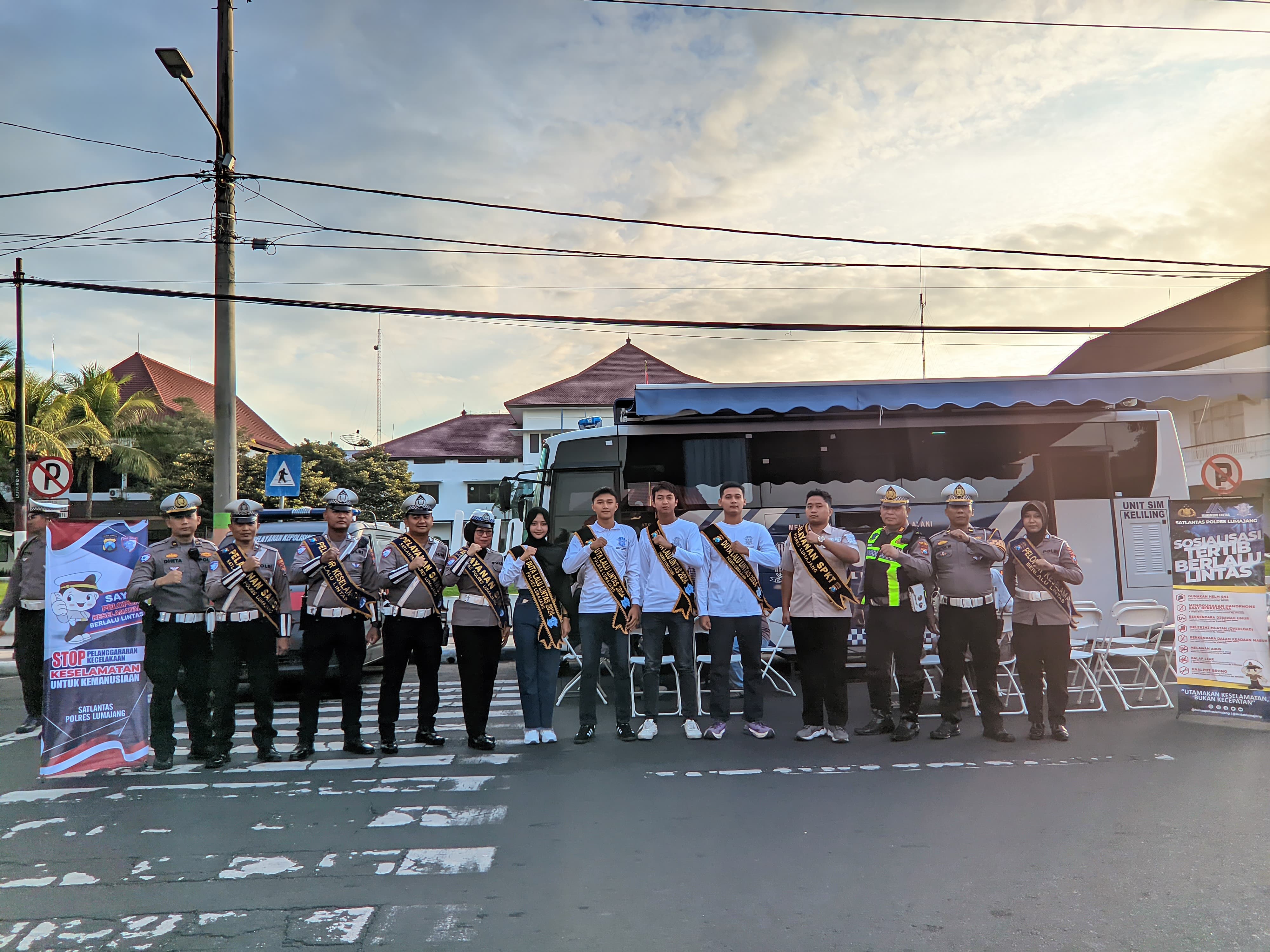 Polres Lumajang Gelar Bhakti Pelayanan Masyarakat di CFD Peringati Hari Bhayangkara Ke-79