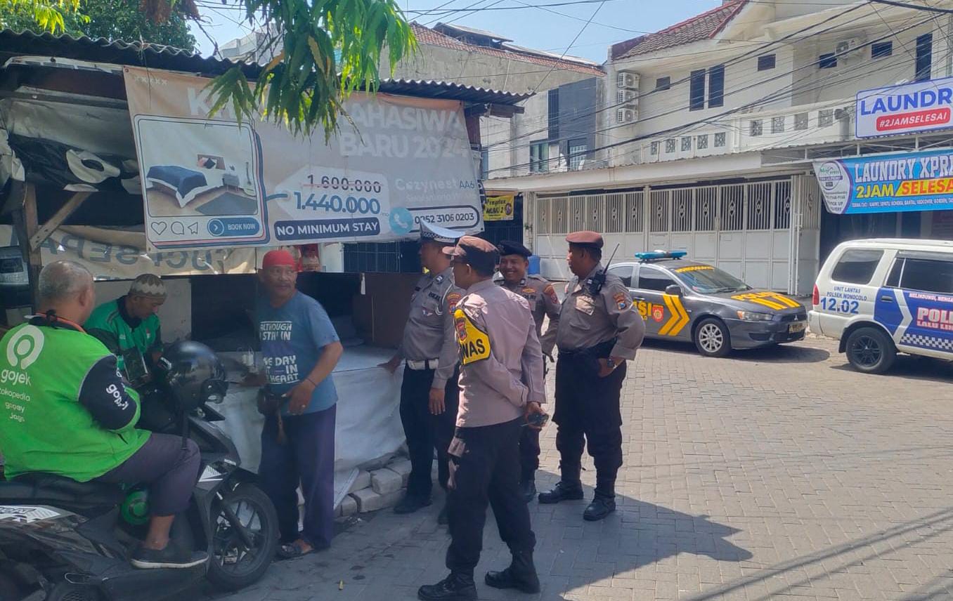 Patroli Dialogis Polsek Wonocolo Sasar Komunitas Ojol, Tekankan Kewaspadaan 3C di Siwalankerto