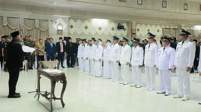 Ada SE Mendagri, 14 Mantan Kades di Gresik Dikukuhkan Kembali, 1 Kades Ditangguhkan