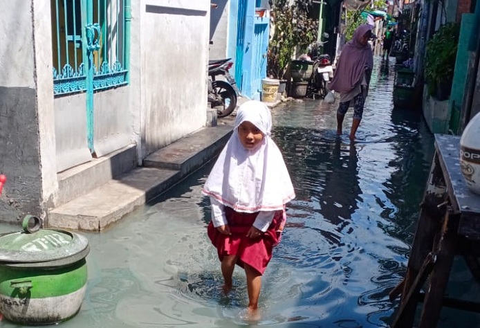 Waspada! BMKG Prediksi Pasang Air Laut Maksimum dan Hujan di Surabaya