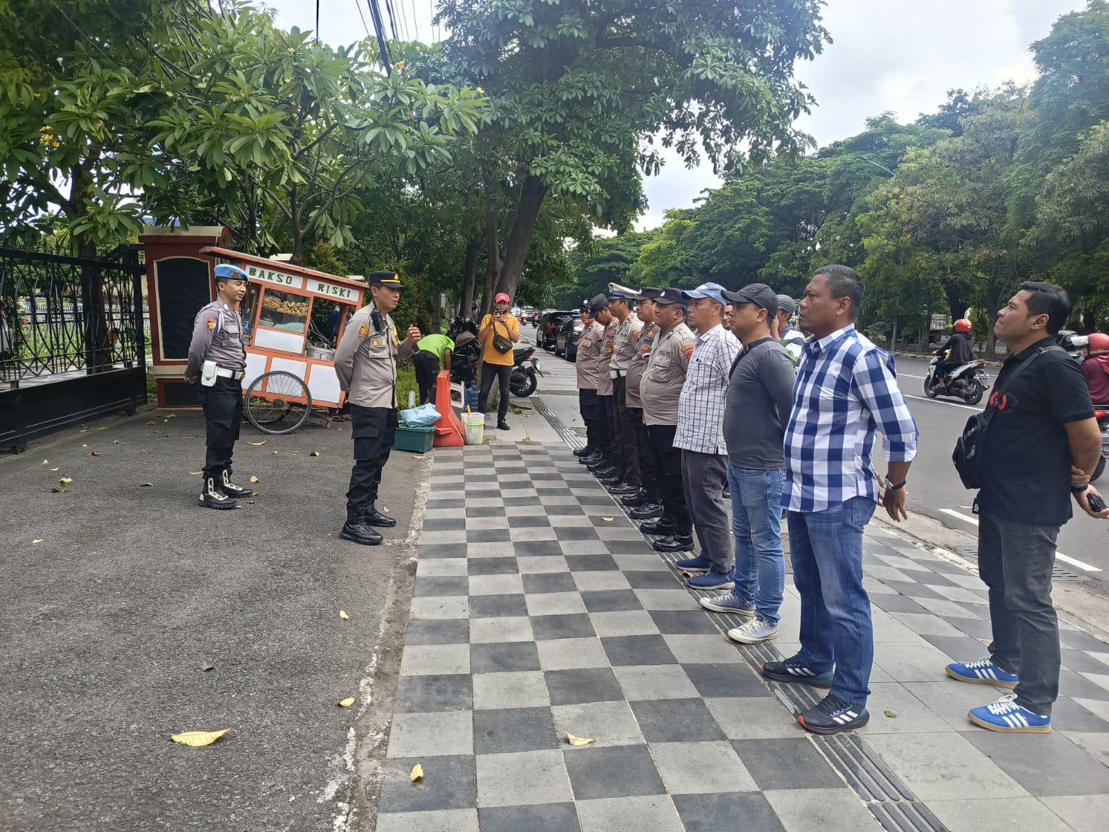 Polsek Gayungan Kawal Aksi Unras PMII di Mapolda Jatim, 23 Personel Disiagakan