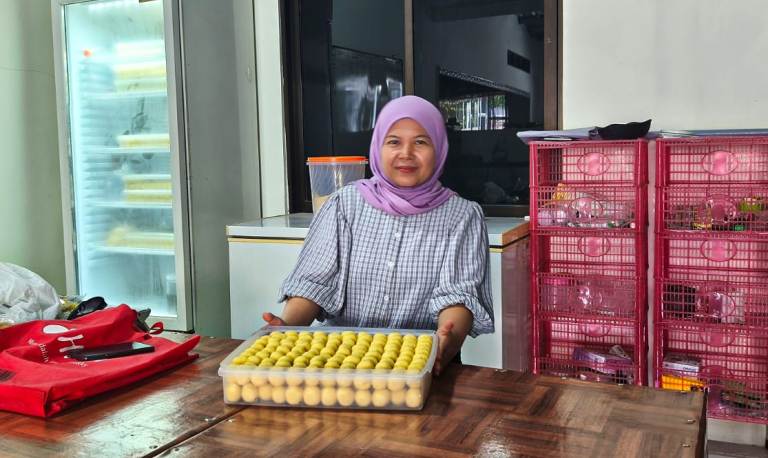 Onde Onde Gheol Gerakkan Ekonomi Warga Kampung Menanggal Surabaya