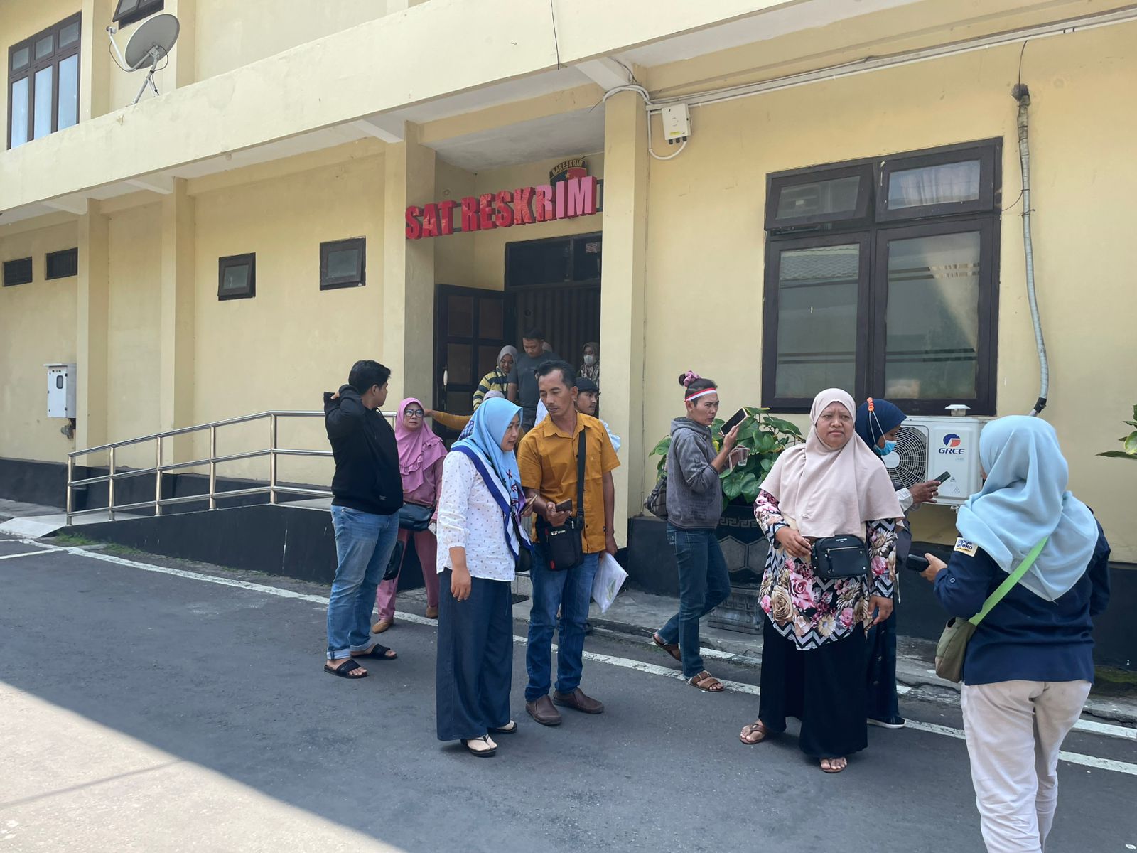 Pertanyakan Transparasi Laporan, Puluhan Nasabah KSP MSI Datangi Polres Magetan