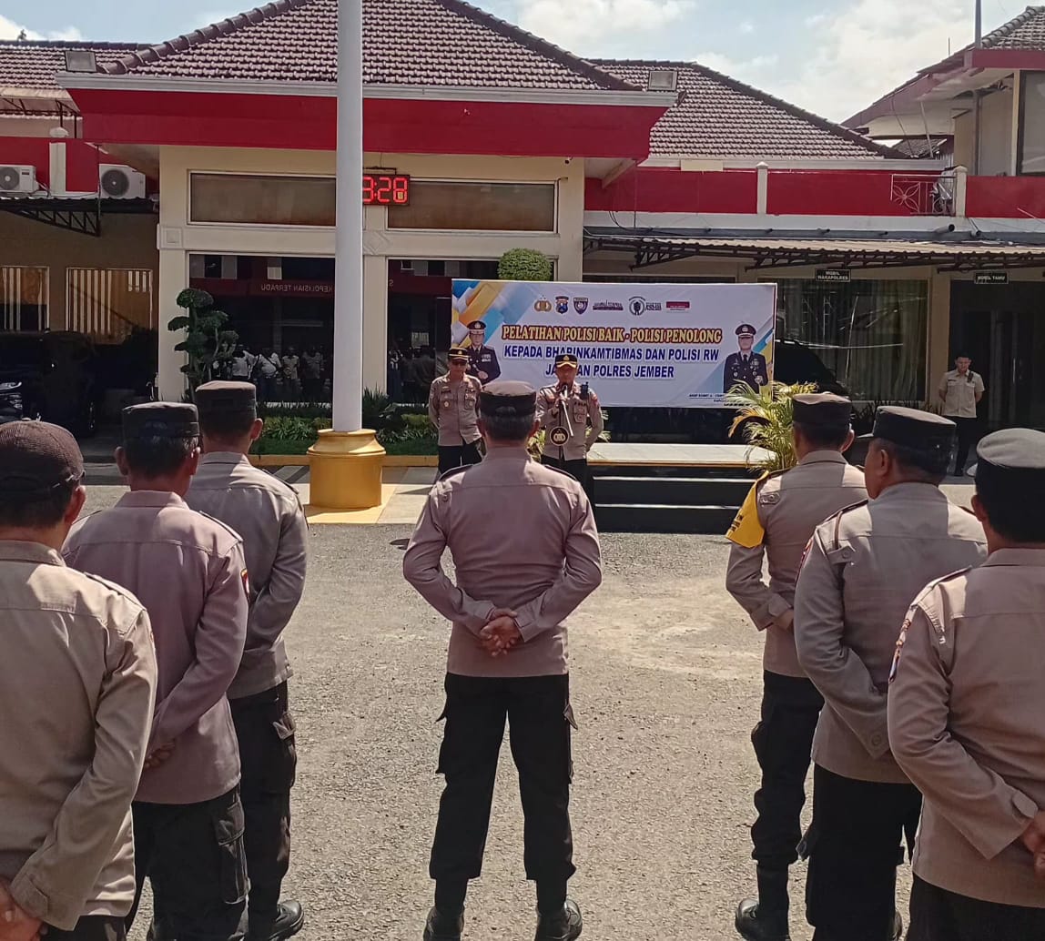 Polres Jember Gembleng Bhabinkamtibmas dan Polisi RW dalam Pelatihan 'Polisi Baik, Polisi Penolong'