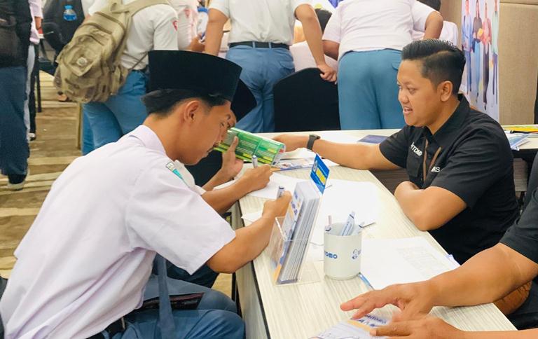 Peluang Emas Kuliah Gratis: Unitomo Buka Program KIP Kuliah dengan Biaya Hidup Ditanggung Penuh