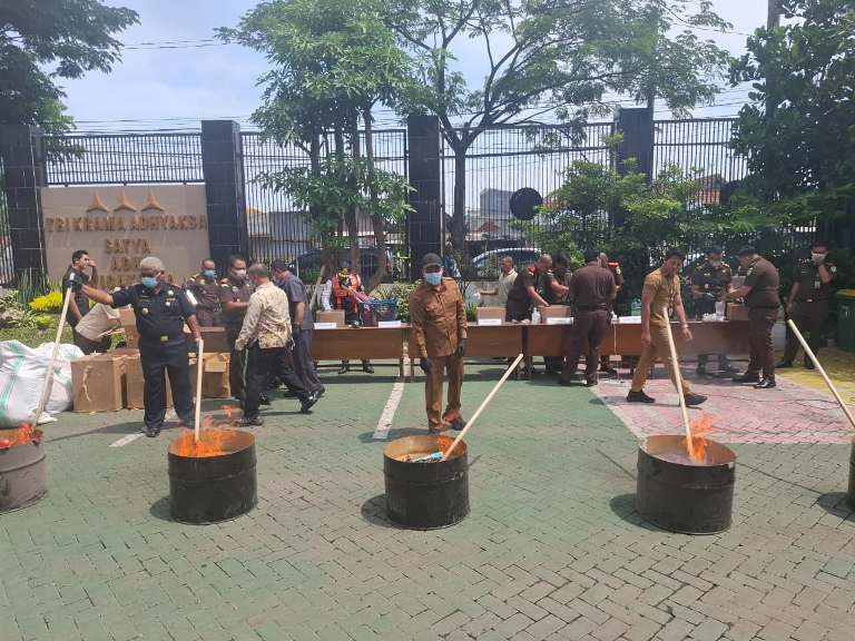Narkoba Hingga Rokok Ilegal Dimusnahkan Kejari Pasuruan untuk Penegakan Hukum