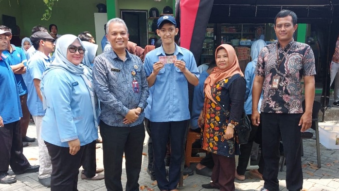 Lakukan Monev, Dinsos Jombang Pastikan Penyaluran BLT DBHCHT Tepat Sasaran