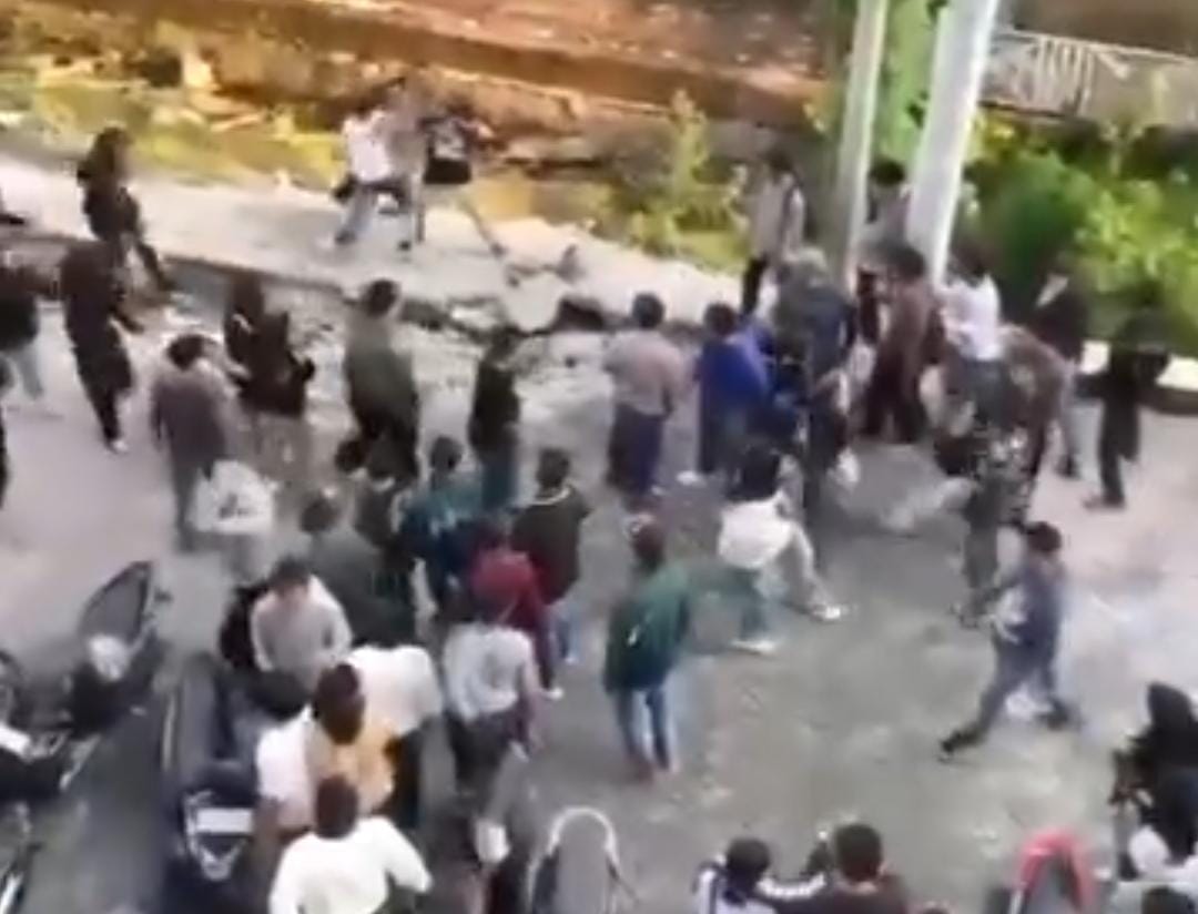 Panitia Futsal Antar Pelajar di GOR Unesa Buka Suara Buntut Kericuhan Suporter