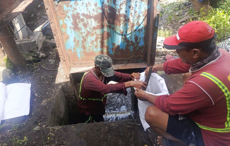 Osowilangun Surut, DSDABM Surabaya Normalisasi Saluran dan Angkut Tumpukan Sampah