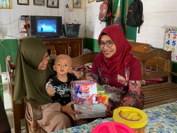 Langkah Nyata Kurangi Kasus Stunting di Bojonegoro, Cantika Wahono Beri Bantuan Gizi Anak di Kecamatan Malo