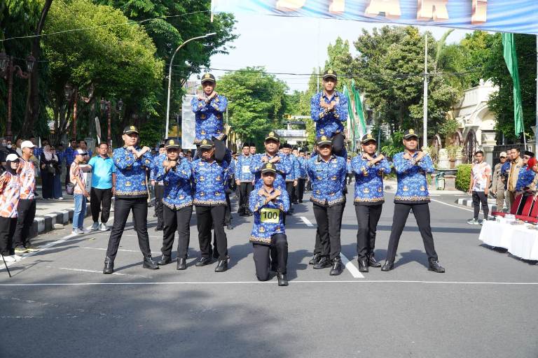 54 Regu Gerak Jalan Meriahkan HUT Korpri Ke-54 di Lamongan