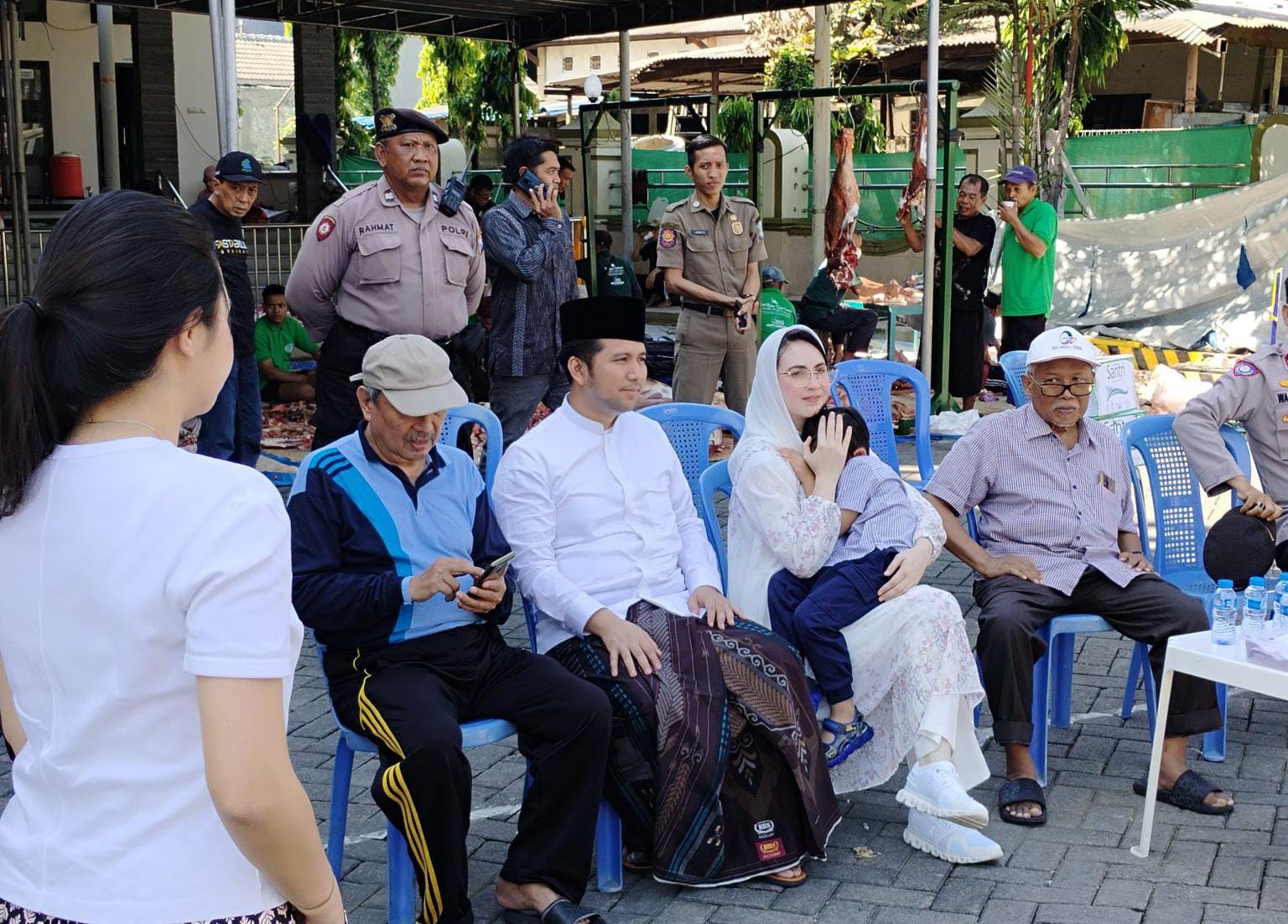 Polsek Wonocolo Amankan Pemotongan Hewan Kurban di Masjid Nurul Iman, Wagub Jatim Turut Hadir