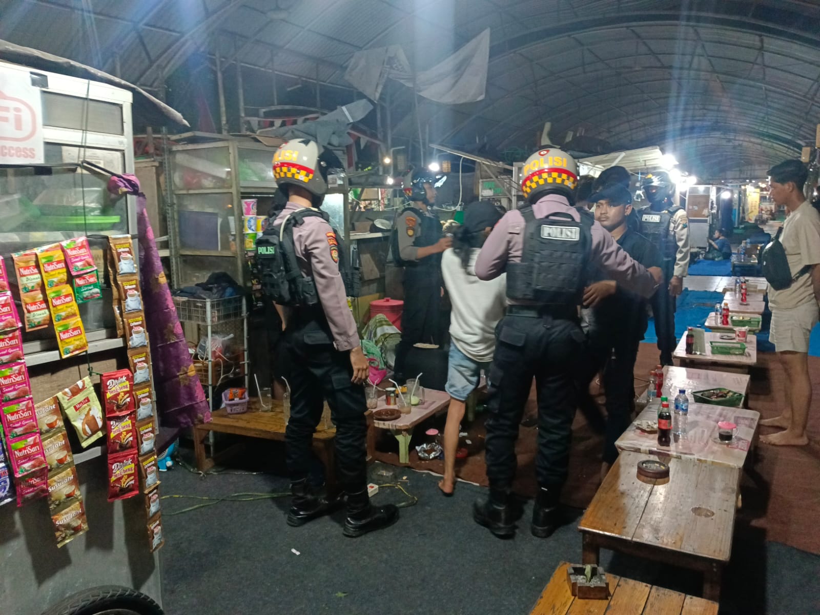 Patroli Perintis Presisi Polres Pelabuhan Tanjung Perak Mitigasi Kamtibmas, 10 Pemuda Pesta Miras Diamankan