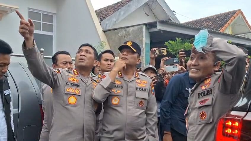Kapolda Jatim Pantau Langsung Evakuasi Korban di Ponpes Al Khoziny