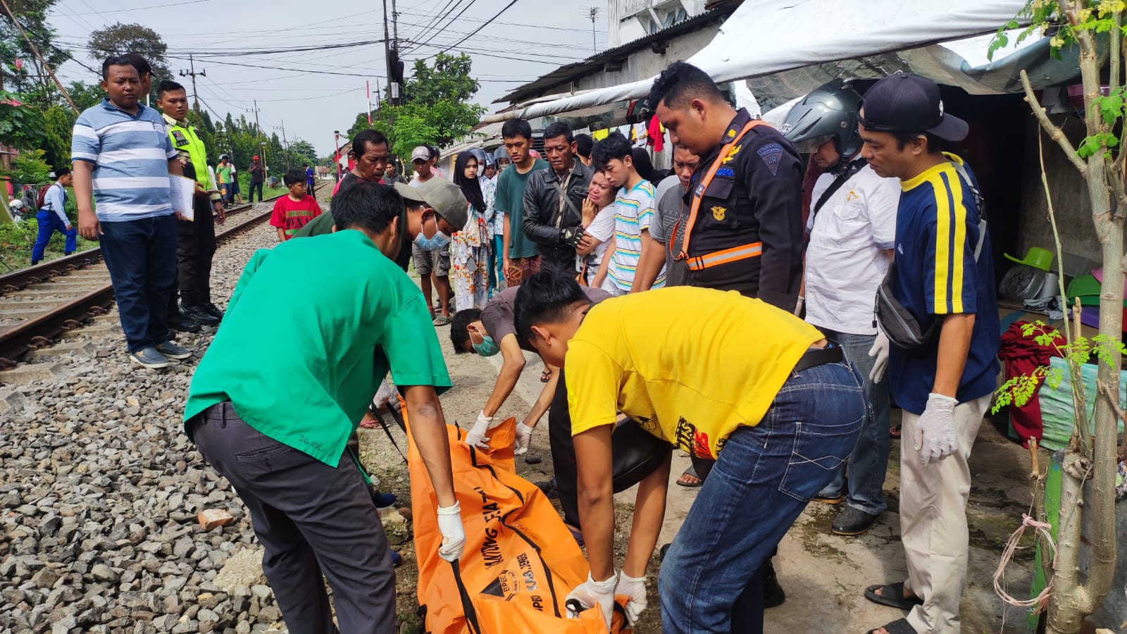 Diduga Depresi, Pria Jember Nekat Tabrakkan Diri ke Kereta Api