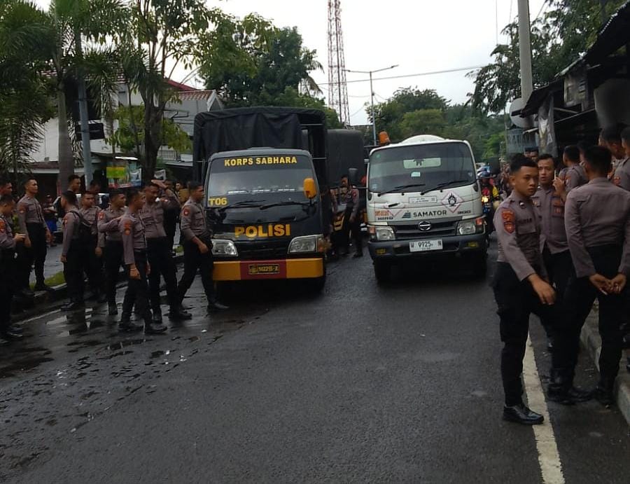 Breaking News! Tiga Truk Sabhara Polda Jatim Terlibat Kecelakaan di Gunungsari