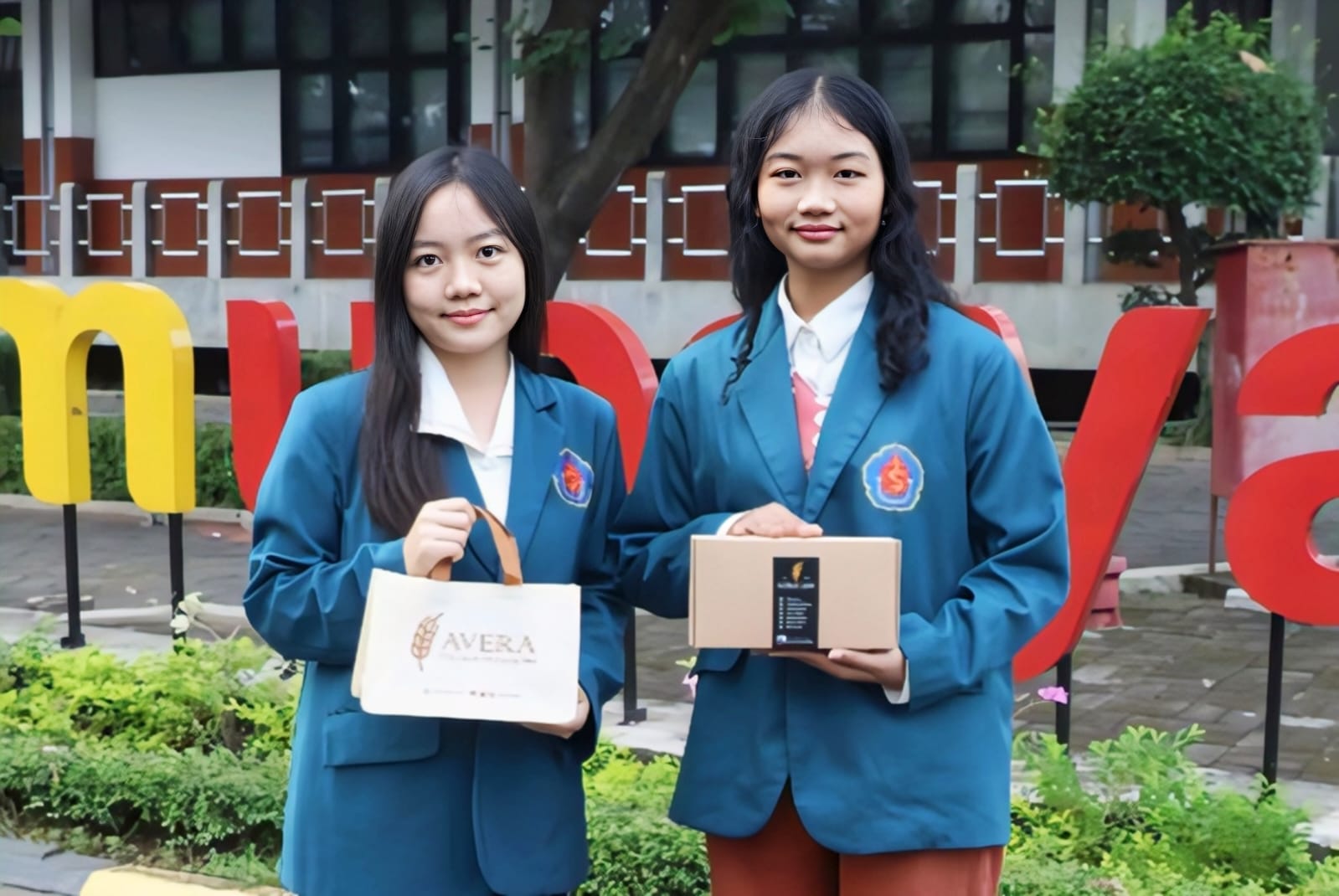 UIH Ubaya Sukses Bina Bisnis Mahasiswa hingga Raih Beasiswa ke Cina