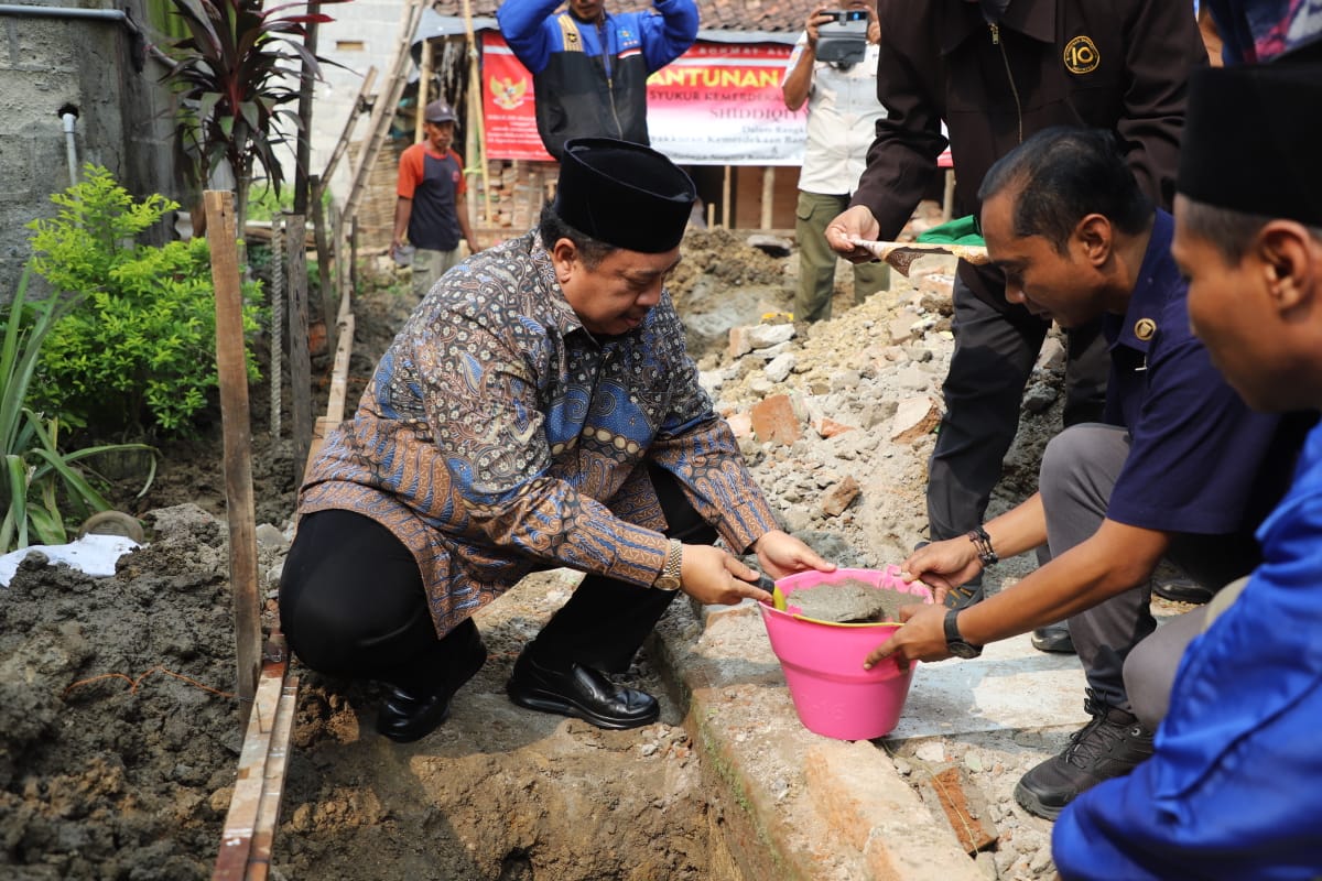 Bupati Jombang Melakukan Peletakan Batu Pertama 136 Rumah Layak Huni