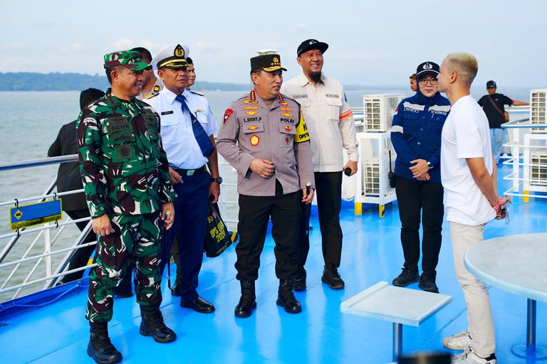 Jelang Nataru, Kapolri Pastikan Pengamanan dan Kelayakan Kapal di Pelabuhan Tanjung Perak