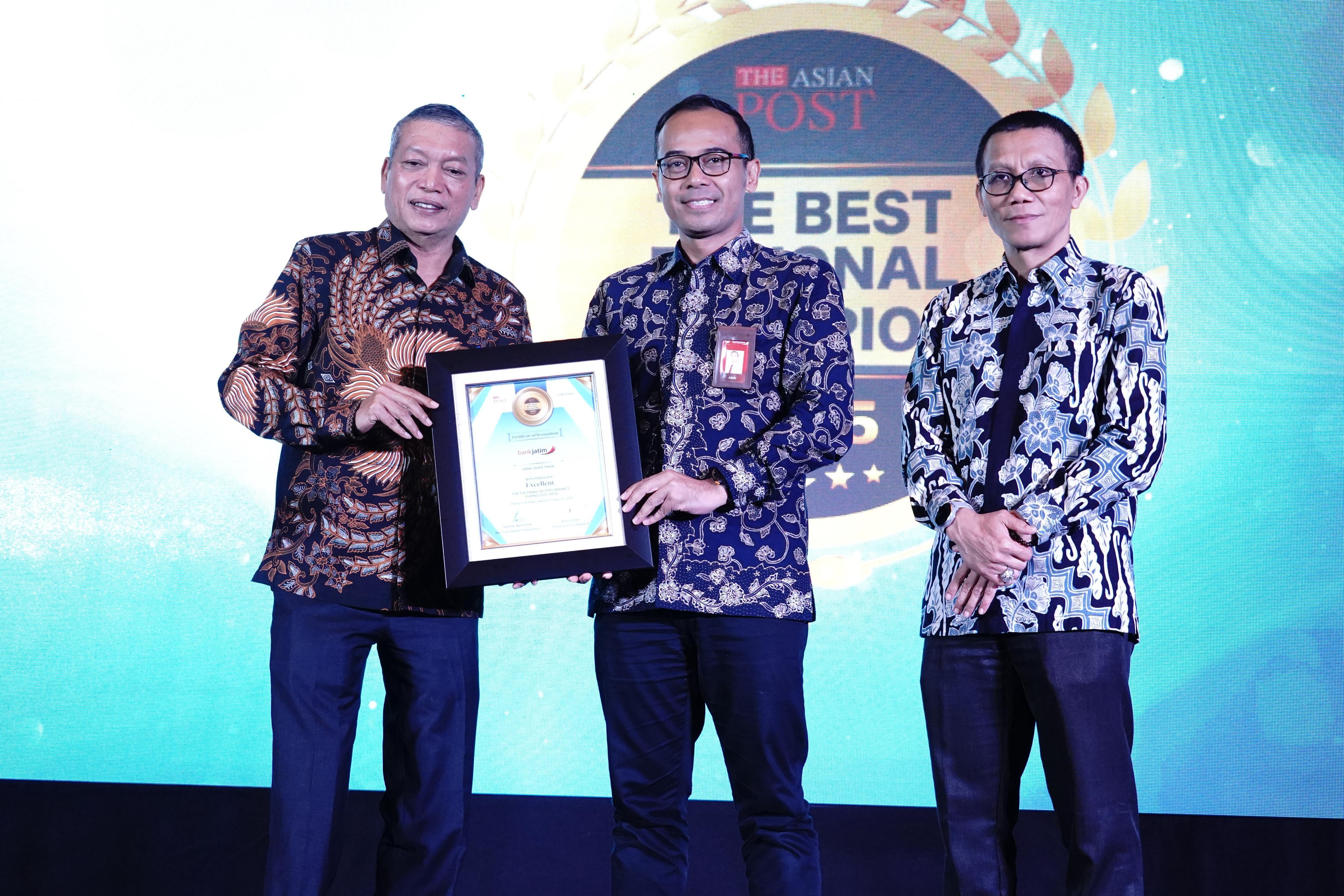 Kinerja Terus Positif, Bank Jatim Raih Predikat Excellent dari The Asian Post