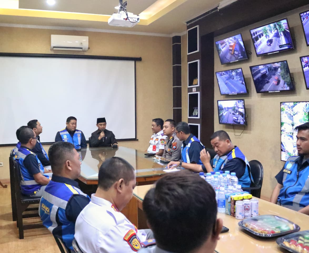 Wali Kota Pasuruan Hadiri Serah Terima Beton Barrier, Transportasi Jadi Sektor Paling Vital