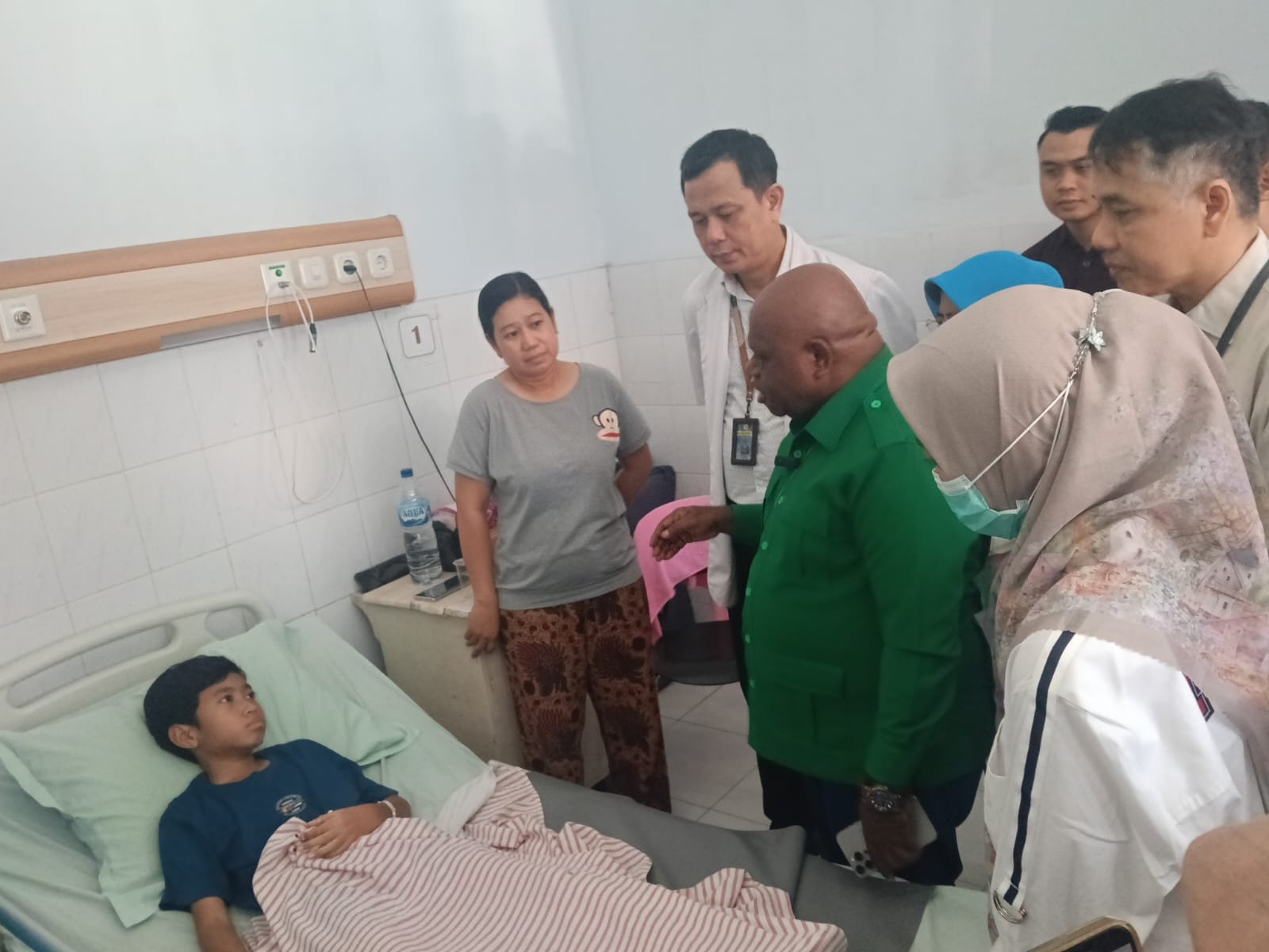 Menteri HAM Soroti Buruknya Manajemen MBG di Surabaya