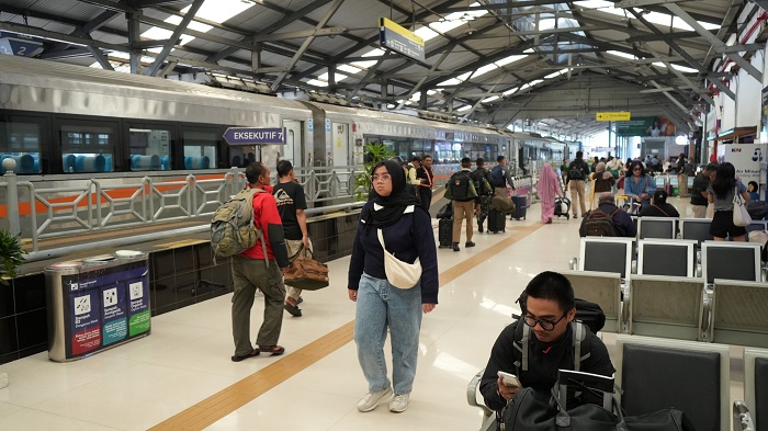 37.030 Penumpang Serbu 3 Stasiun Libur Panjang Waisak