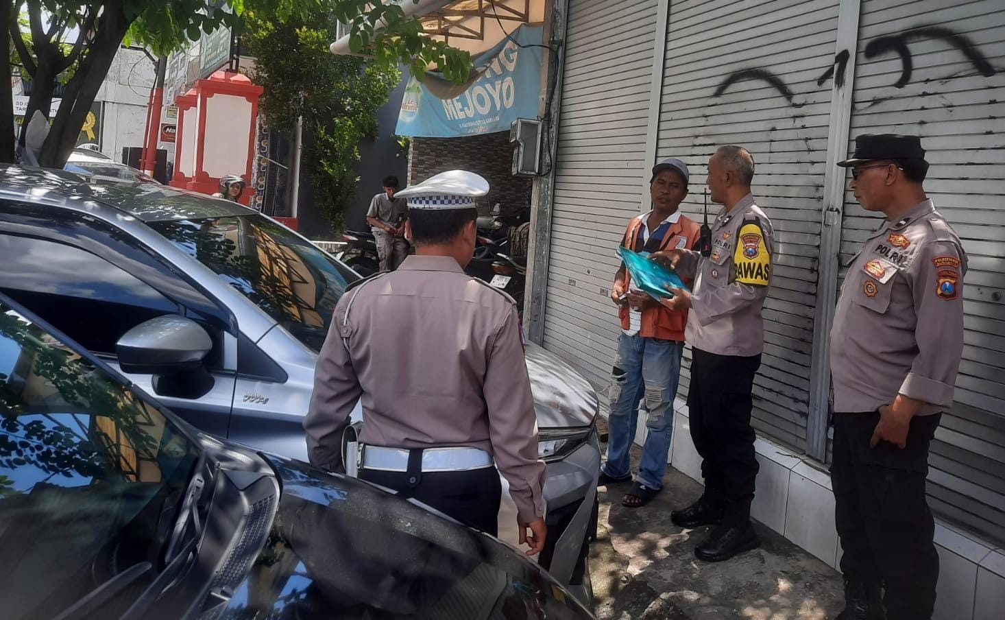 Respons Keluhan Masyarakat, Polsek Rungkut Tindak Tipiring Jukir Liar di Kawasan Kalirungkut