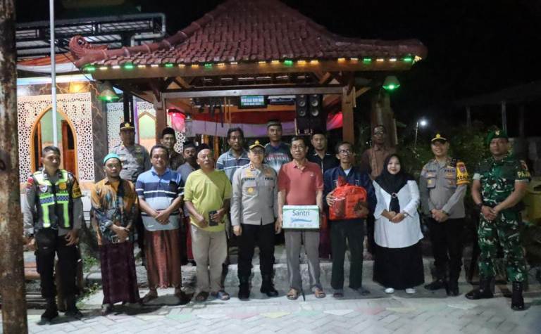Kapolres AKBP Afrian Bersama Personel Gabungan Patroli Keliling Pos Kamling di Kota Bojonegoro