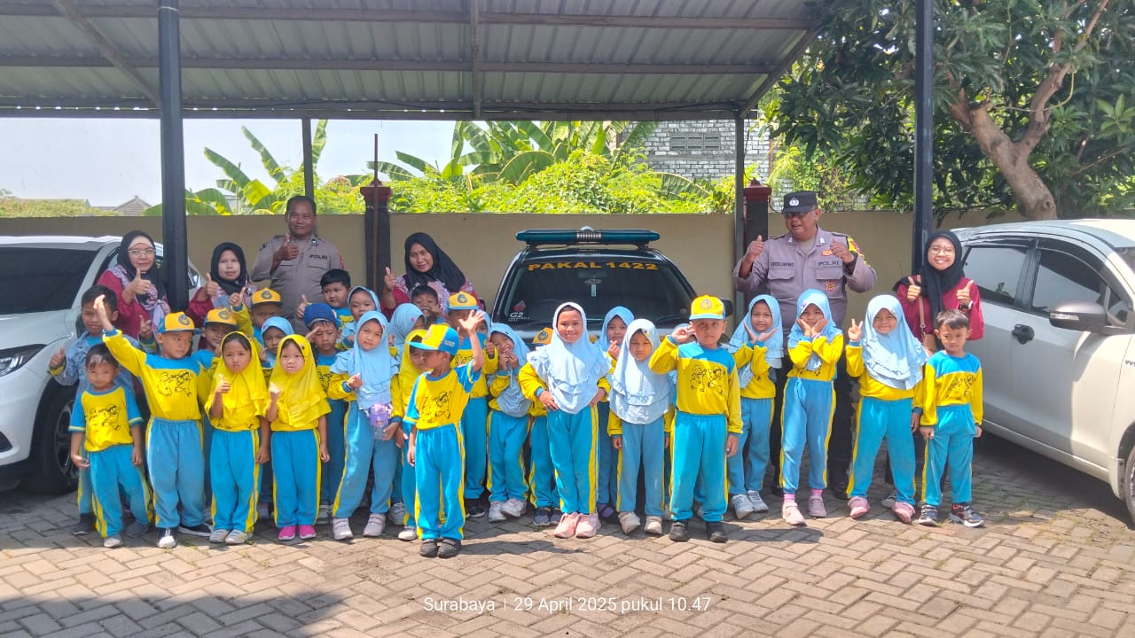 Ceria dan Edukatif Anak TK Al Rasyid Gresik Sambangi Mako Polsek Pakal