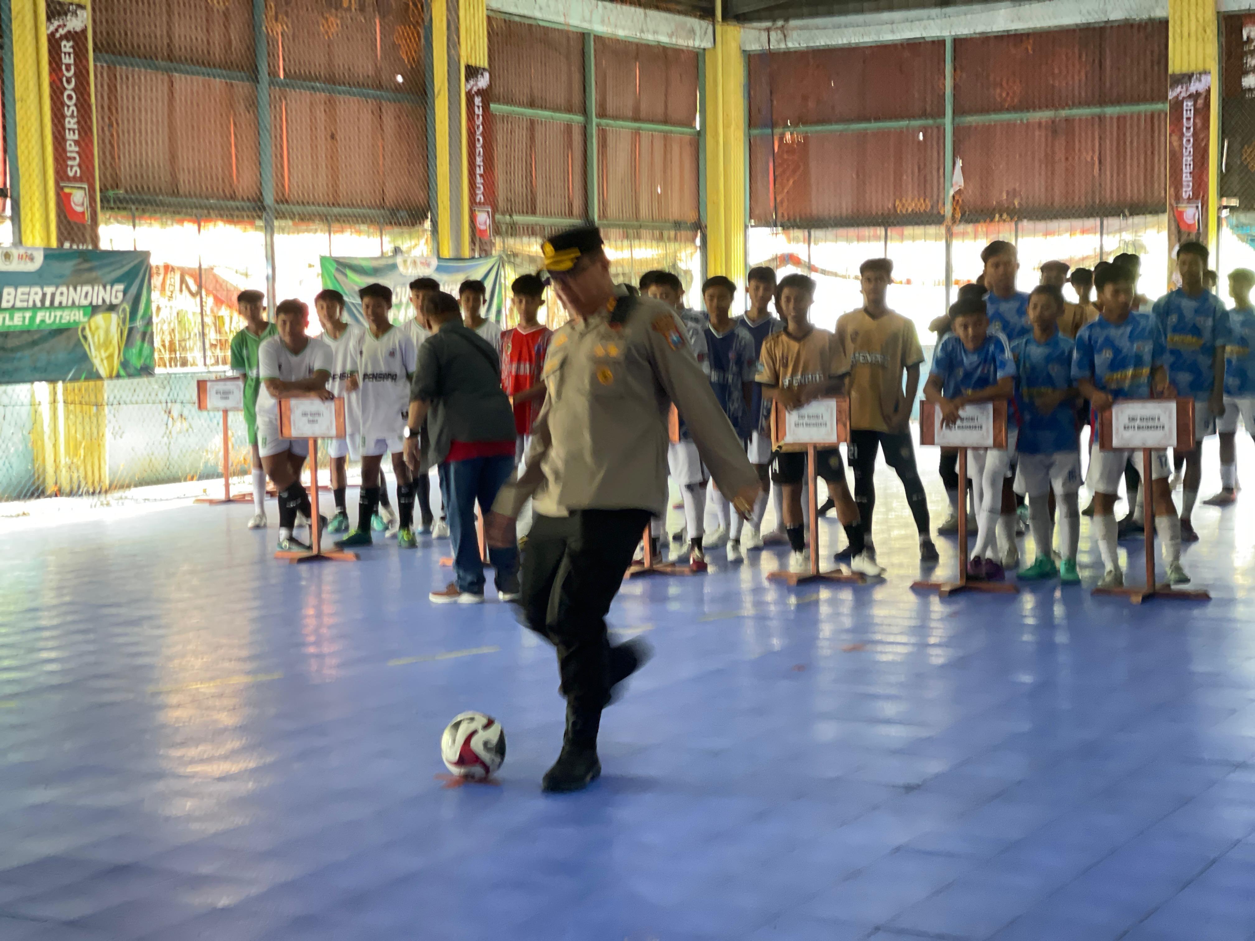 Kapolres Mojokerto Kota Buka Turnamen Futsal Antar Pelajar PWI Mojokerto Cup 2026