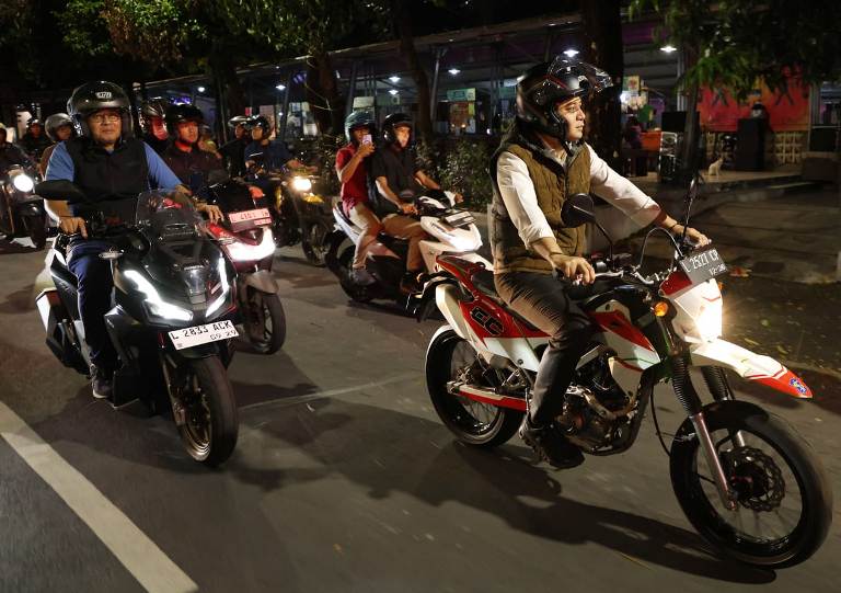 Wali Kota Surabaya Ungkap Peran Kampung Pancasila dan Satgas RW Dukung Jam Malam