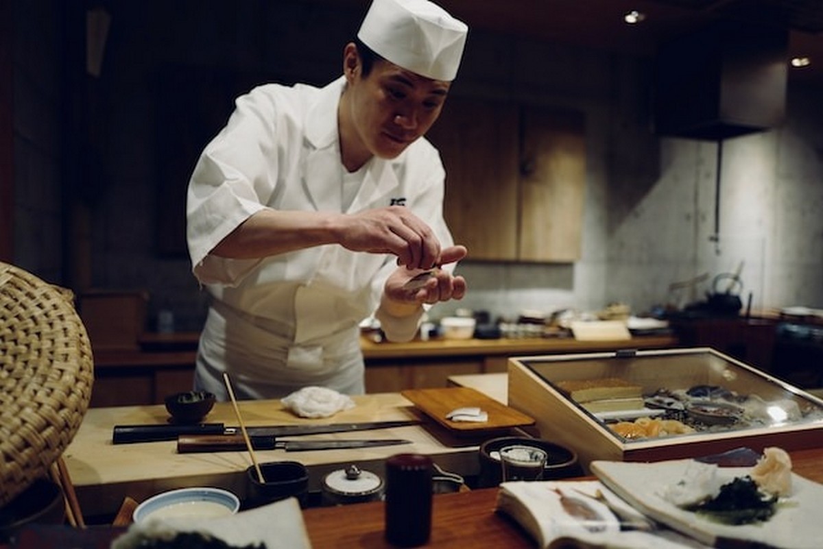 Menggoyang Lidah dengan Kelezatan Sushi di Tokyo,  Melipir ke Restoran Terkenal