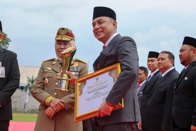 Komitmen Lindungi Pekerja, Eri Cahyadi Raih Platinum Terbaik I Pembina K3 Jawa Timur