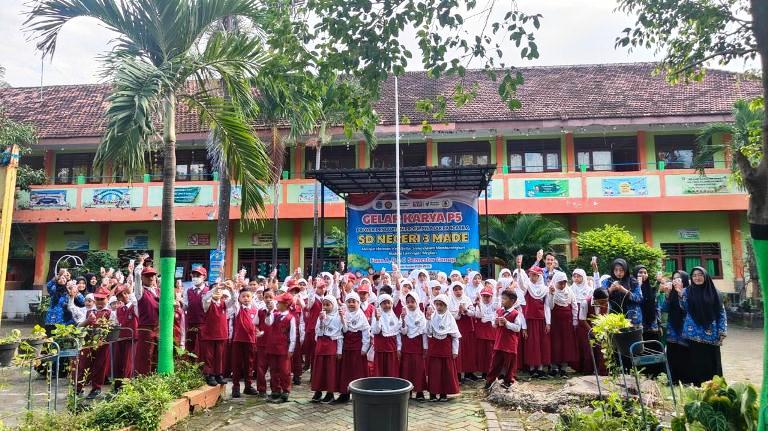 Pembagian Susu Program MBG ke Siswa Diduga Diminta Guru, Kepala SDN 3 Made Lamongan: Itu Tidak Benar