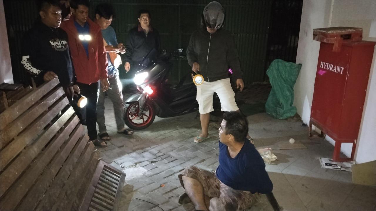 Warga Bulak Jaya Tepergok Potong Kabel di Bank Danamon Panglima Sudirman