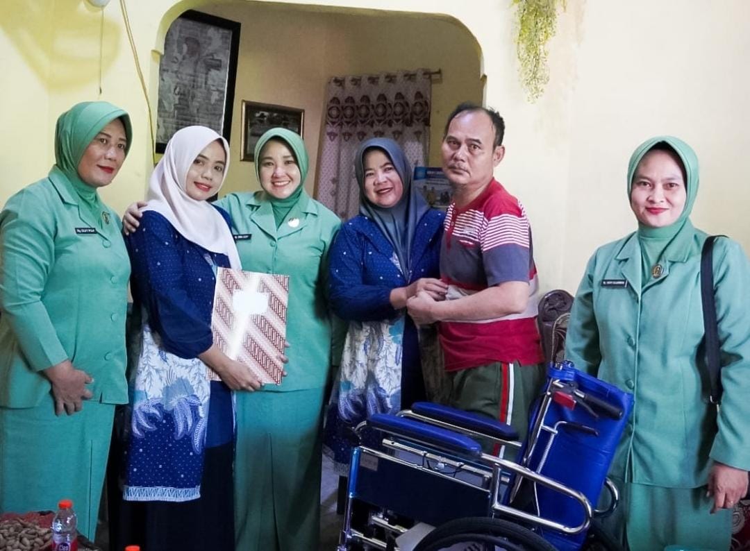 HUT Ke-80, Persit Kodim Bojonegoro Anjangsana ke ABK dan Salurkan Bansos Sembako