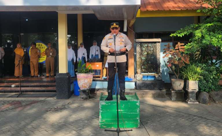 Cegah Kenakalan Remaja, Kapolsek Kenjeran Beri Pembinaan di SMAN 3 Surabaya