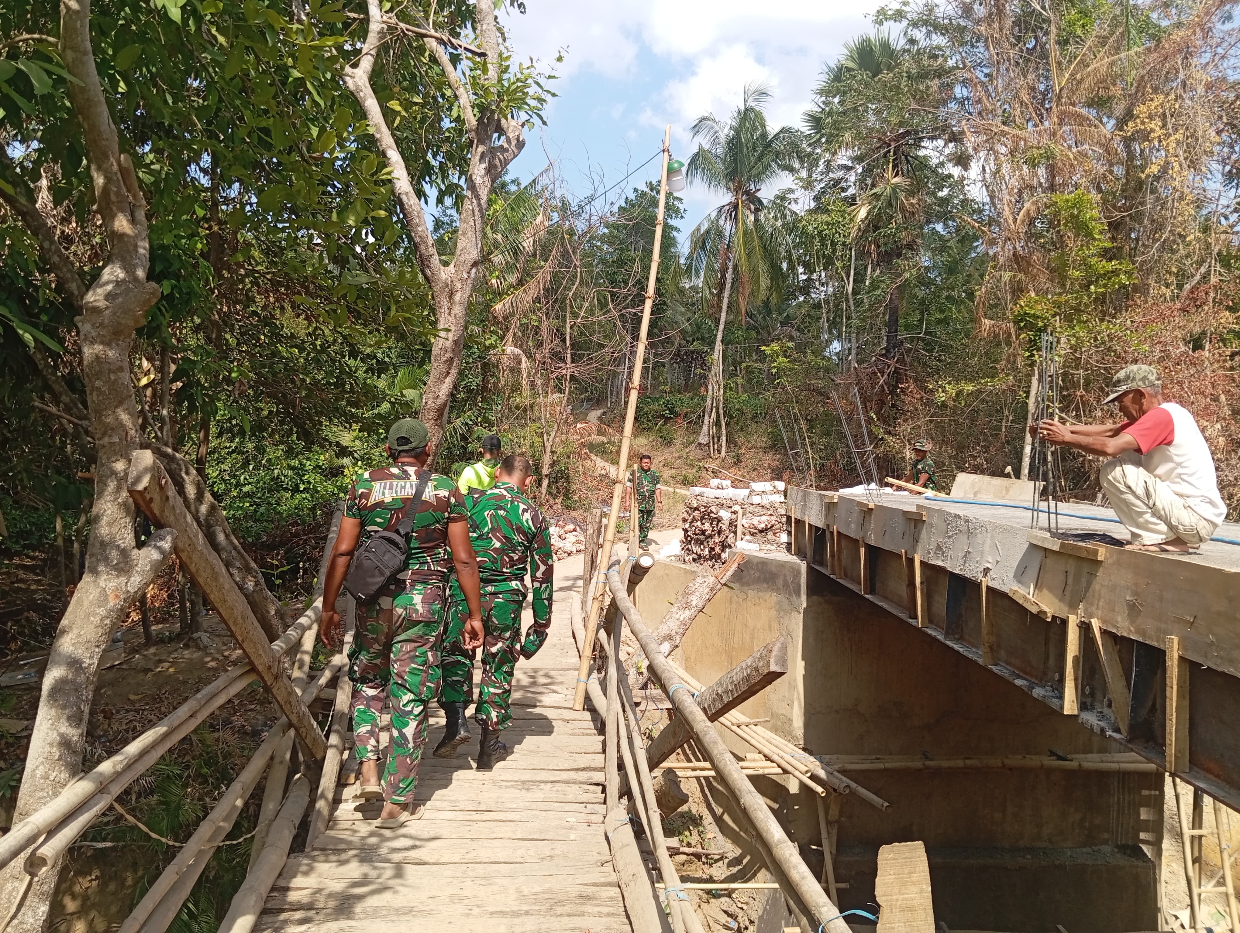 Dandim Sumenep Blusukan Cek Progres Jembatan Bakti TNI AD