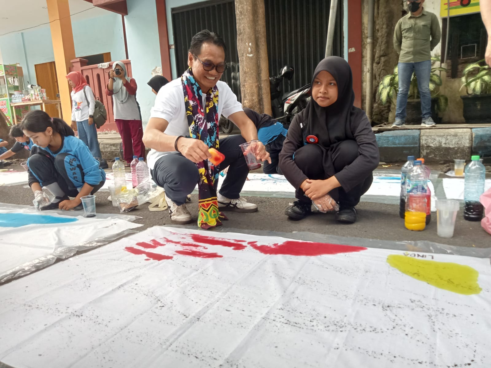 Pj Bupati Heru Suseno Ramaikan Aksi Pembatik Ciprat di Tulungagung